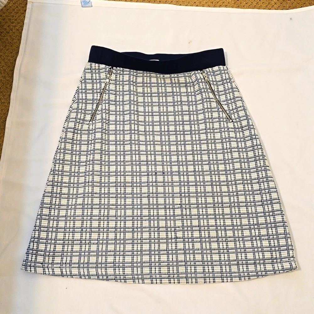 Le Leis zipper accent plapid skirt, size small